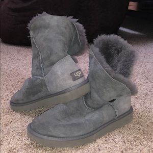 size 7 uggs!
